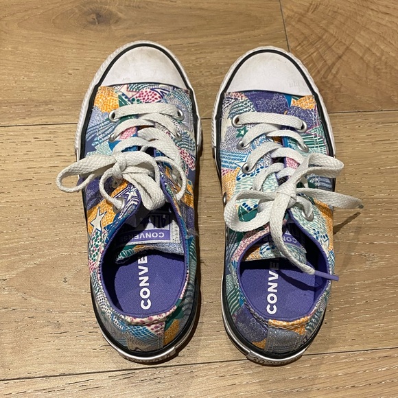 Girls Converse shoes - Picture 2 of 4